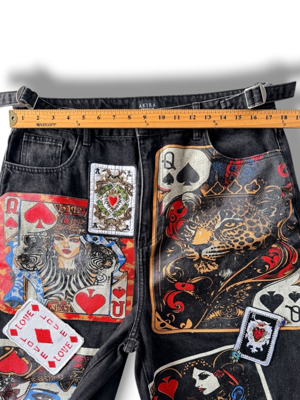 Akira RARE Queen Of Hearts Printed & Embellished Denim Jeans Pants Size 33/17 - Picture 10 of 15